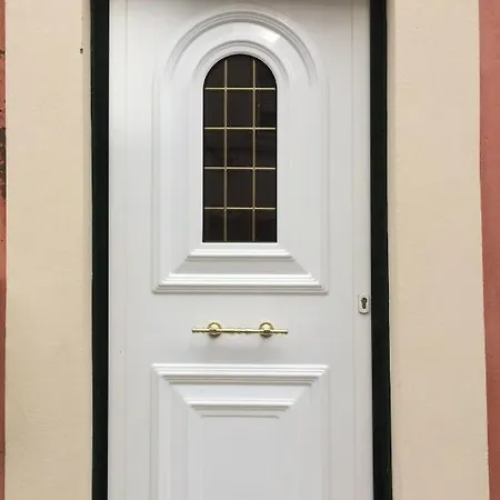 Madragoa's Nest דירה *
